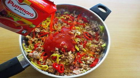 пиде — турецкая лепешка в форме лодочки с начинкой из фарша