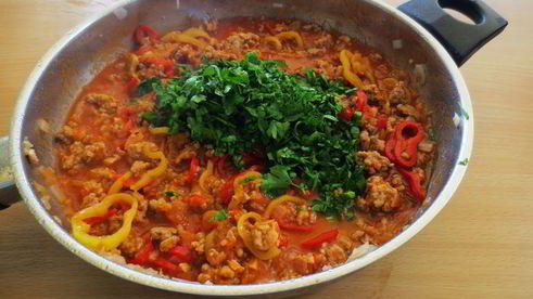 пиде — турецкая лепешка в форме лодочки с начинкой из фарша