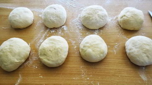 пиде — турецкая лепешка в форме лодочки с начинкой из фарша