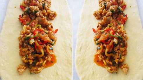 пиде — турецкая лепешка в форме лодочки с начинкой из фарша