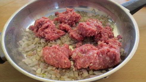 пиде — турецкая лепешка в форме лодочки с начинкой из фарша