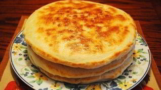 Простые сметанные лепешки на сковороде