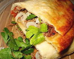 Творожные лепешки с мясной начинкой