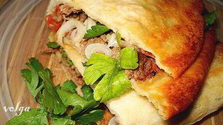Творожные лепешки с мясной начинкой