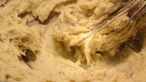 безглютеновые карамельные маффины со сливами