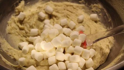 безглютеновые карамельные маффины со сливами