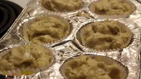 безглютеновые карамельные маффины со сливами