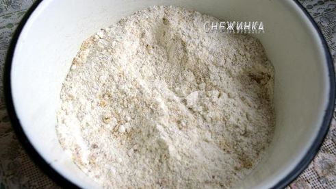 клюквенно-ежевичные маффины с фундуком