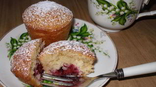 Кокосовые маффины с вишней