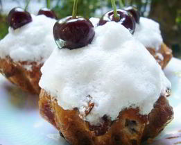 Маффины с черешней внутри