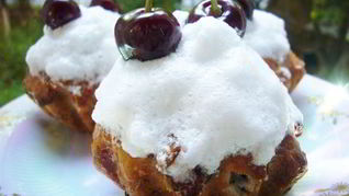 Маффины с черешней внутри