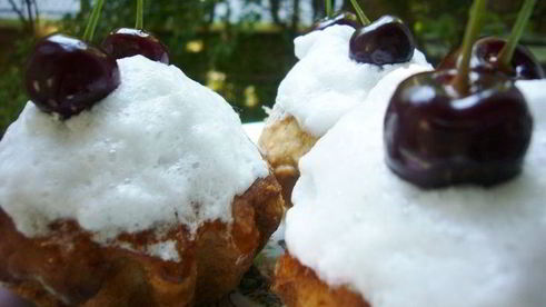 маффины с черешней внутри