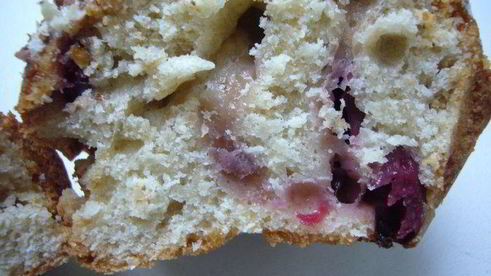 маффины с черешней внутри