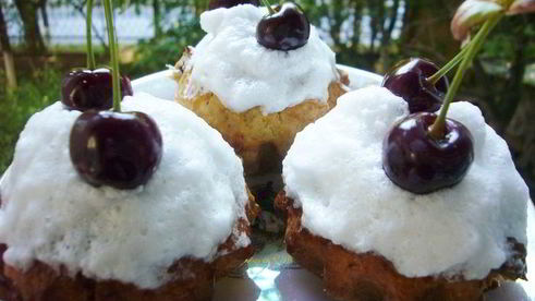 маффины с черешней внутри