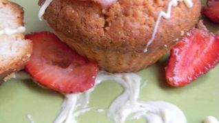 Маффины с клубникой и белым шоколадом