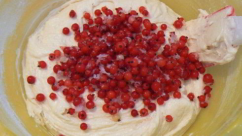 маффины с красной смородиной