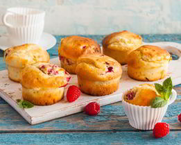 Маффины с малиной и творожно-лаймовой начинкой