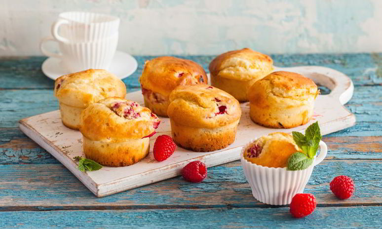Рецепт маффинов с малиной и творожно-лаймовой начинкой