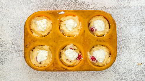 маффины с малиной и творожно-лаймовой начинкой