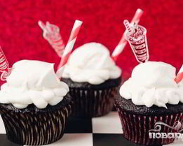 Маффины с пивом рутбир и ванильным кремом