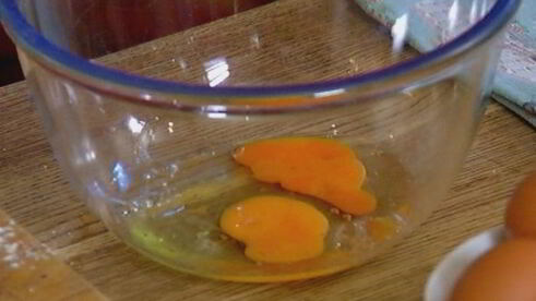 маффины с шоколадом и вяленой вишней