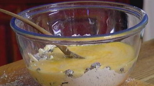 маффины с шоколадом и вяленой вишней