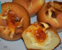 Маффины с творожной начинкой и абрикосовым джемом