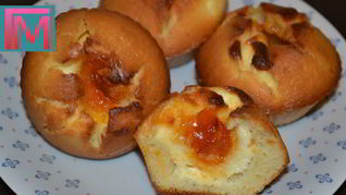Маффины с творожной начинкой и абрикосовым джемом