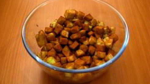 маффины с яблоками и корицей под ванильным соусом