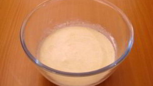 маффины с яблоками и корицей под ванильным соусом