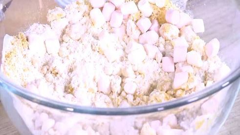 маффины с зефиром и малиной