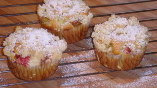 Маффины со штрейзелем и ревенем