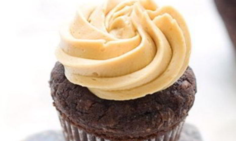 Рецепт шоколадна-кокосовых маффины с карамельным кремом