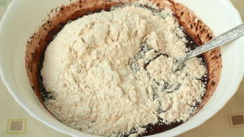 шоколадные маффины с малиной