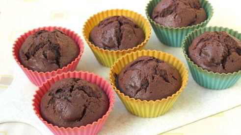 шоколадные маффины с малиной