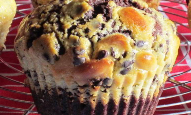 Рецепт шоколадных маффинов с миндалем и сливочным сыром