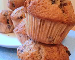 Шоколадные маффины с ягодами