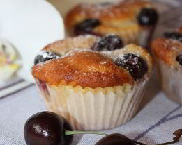 Творожные маффины с кремом патисьер и черешней