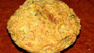 Творожные маффины с укропом, чесноком и сыром