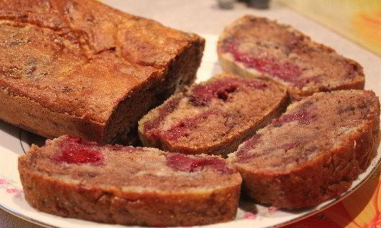 Рецепт манника на кефире с ежевично-банановым кремом и какао