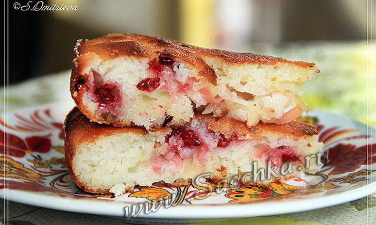 Рецепт манника с яблоком и брусникой