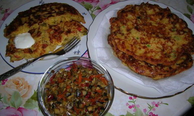 Рецепт больших оладий с капустой и сыром