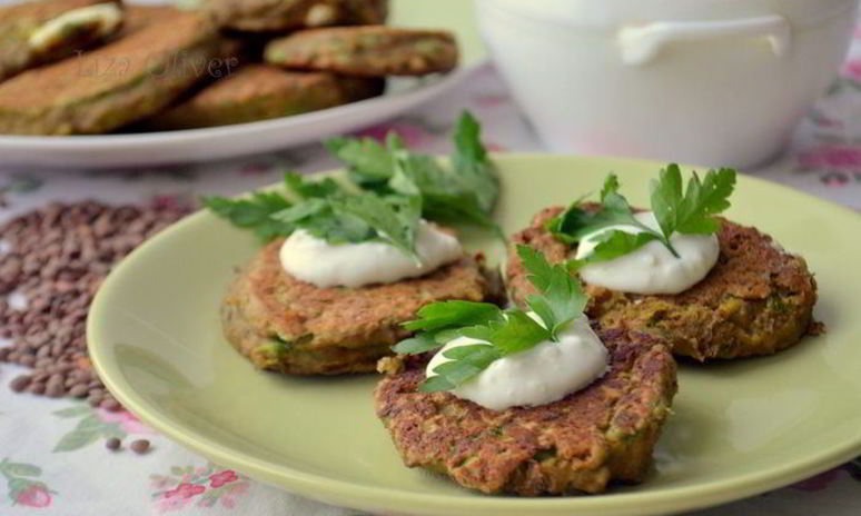 Рецепт чечевичных оладушек под вкуснейшим чесночным соусом