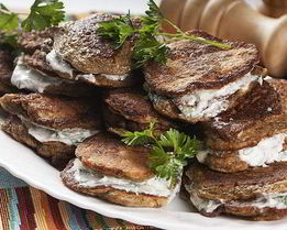 Домашние печеночные оладьи со сметаной