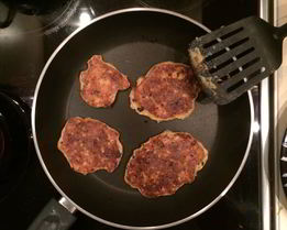 Кабачковые оладьи с сыром и цельнозерновой мукой