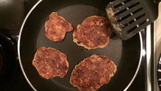 Кабачковые оладьи с сыром и цельнозерновой мукой