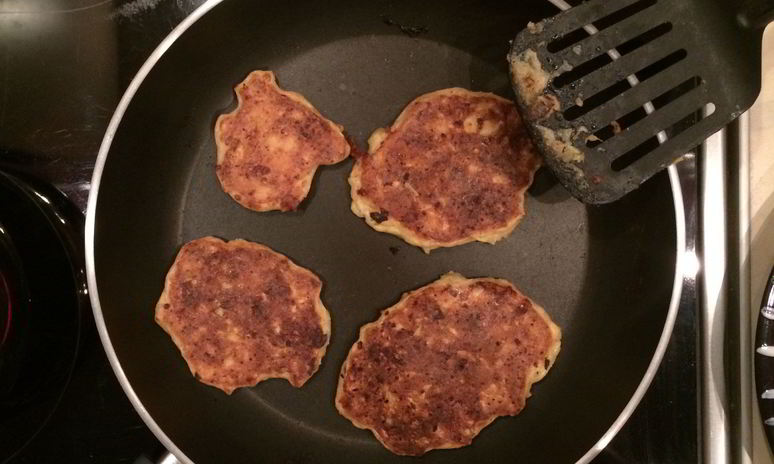 Рецепт кабачковых оладий с сырома и цельнозернового мукоя