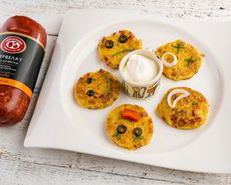 Картофельные оладьи с морковью и колбасой