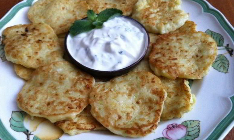 Рецепт оладушек с мятно-чесночныма соусом