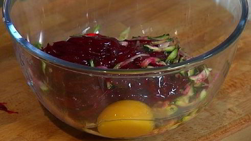 оладьи из цукини, свеклы и феты